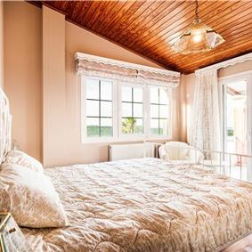 8 Bedroom villa with pool & seaview, near Acharavi, sleeps 16-18